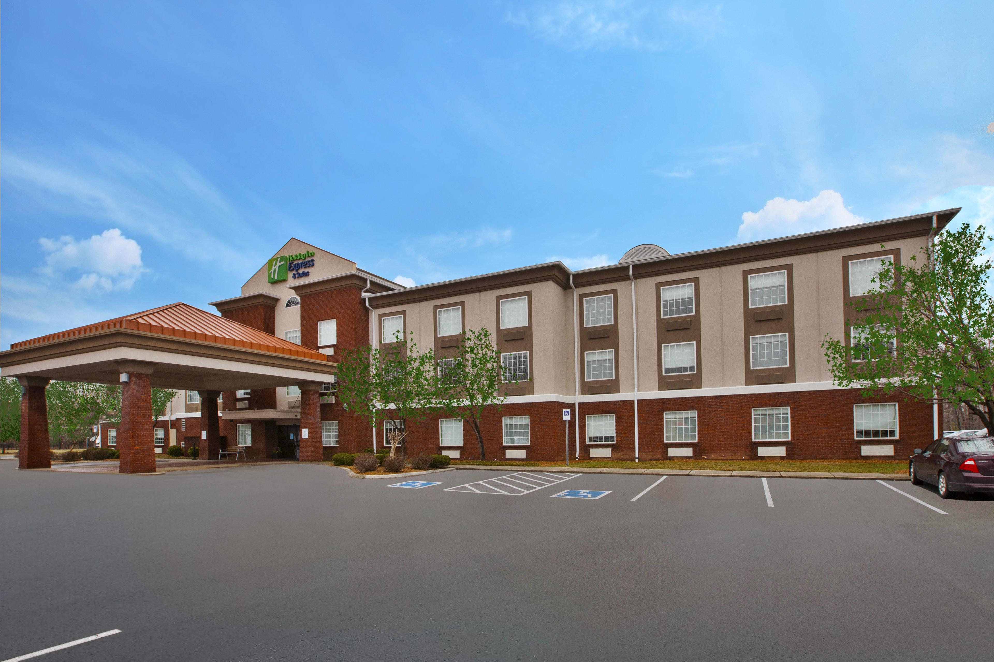 Holiday Inn Express Hotel & Suites Manchester Conference Center, An Ihg Hotel Exterior photo